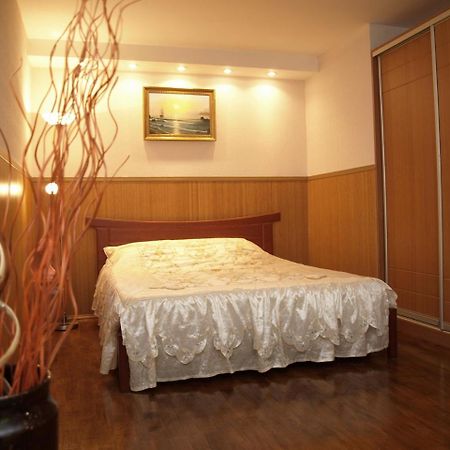 Apartment In The City Center Dnipro Eksteriør billede